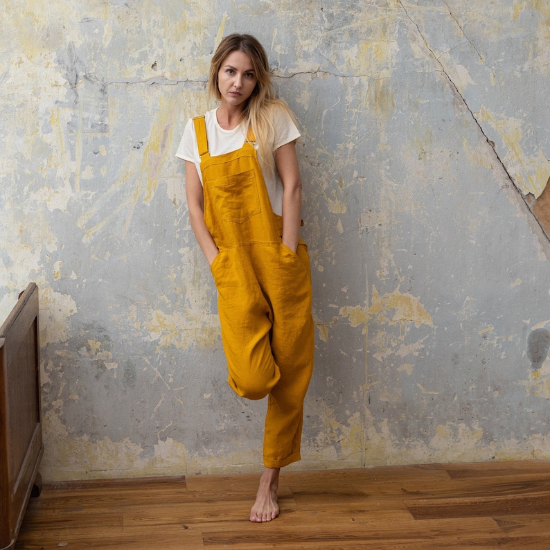 In the photograph the model is wearing the linen jumpsuit NICCI in spicy yellow color.