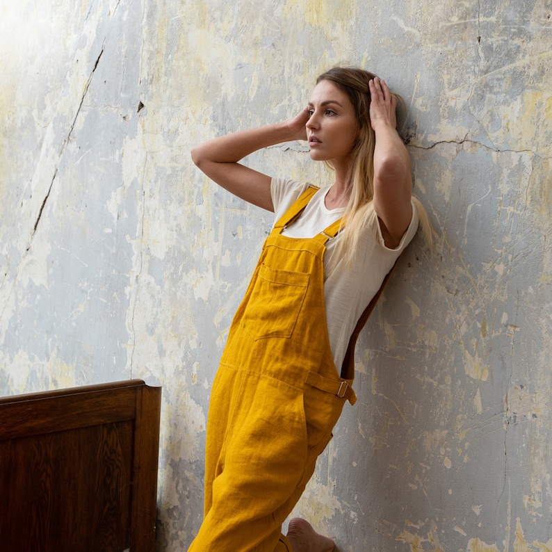 In the photograph the model is wearing the linen jumpsuit NICCI in spicy yellow color.
