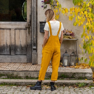 In the photograph the model is wearing the linen jumpsuit NICCI in spicy yellow color.