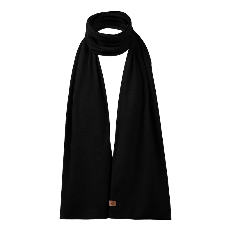 Packshot of Menique Merino Wool Unisex Scarf
