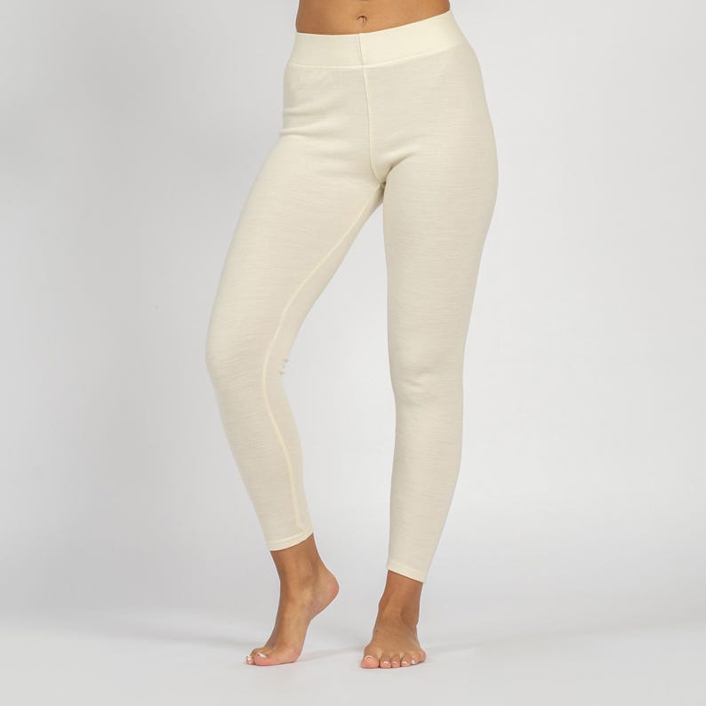 the menique women's leggings 250gsm in natural color.