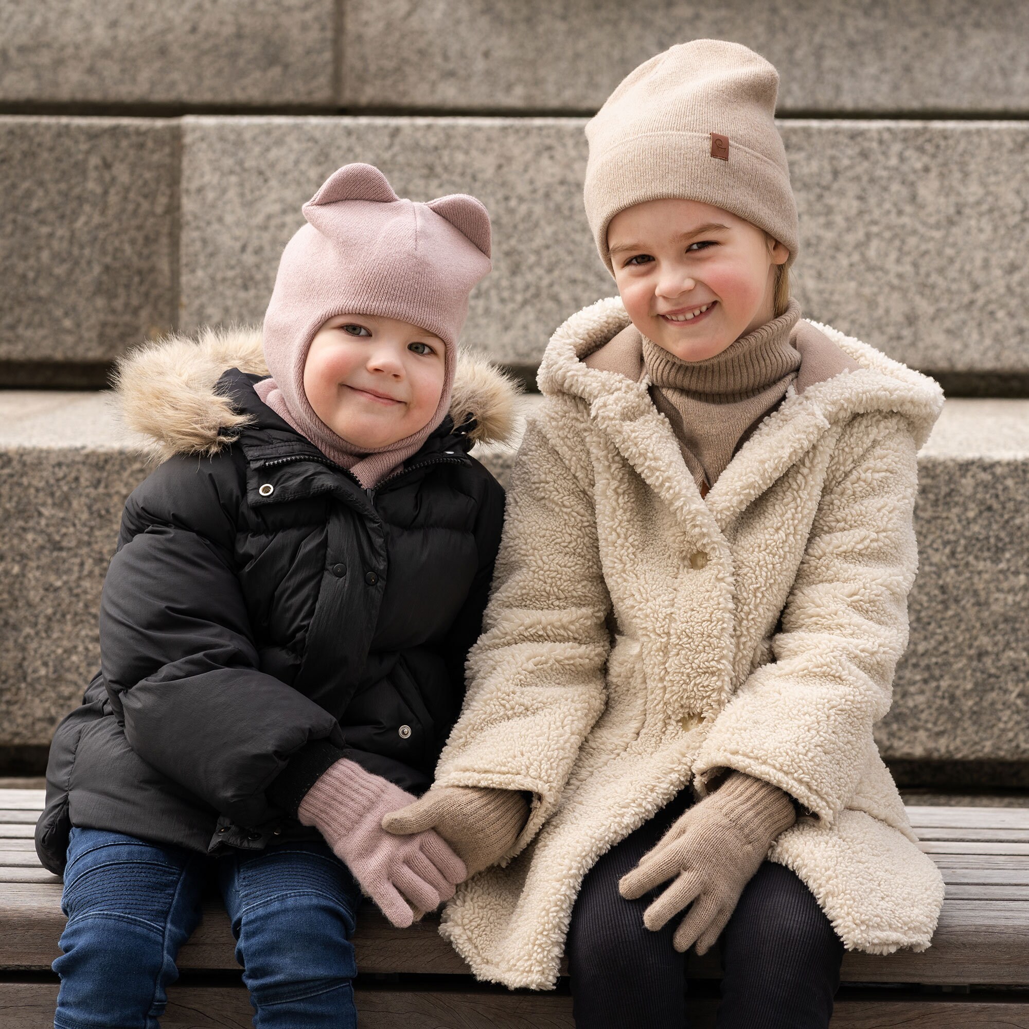 ensemble bebe fille (2 pieces) moufles et cagoule a pompons rose