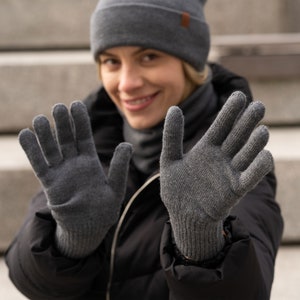 Gants en laine mérinos pour femme Gants tricotés à la main Gants thermiques hiver printemps Accessoires en tricot hypoallergénique Gris foncé