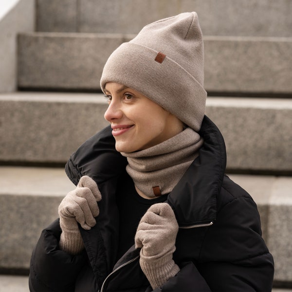 Ensemble 3 pièces bonnet, cache-cou et gants en laine 100 % laine mérinos en tricot pour femme beige crème