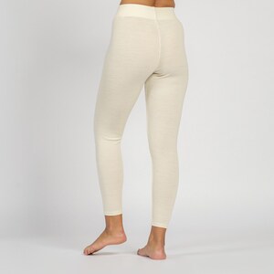 the menique women's leggings 250gsm in natural color.