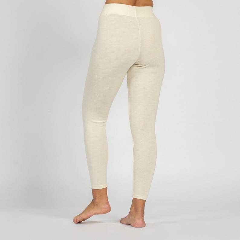 the menique women's leggings 250gsm in natural color.