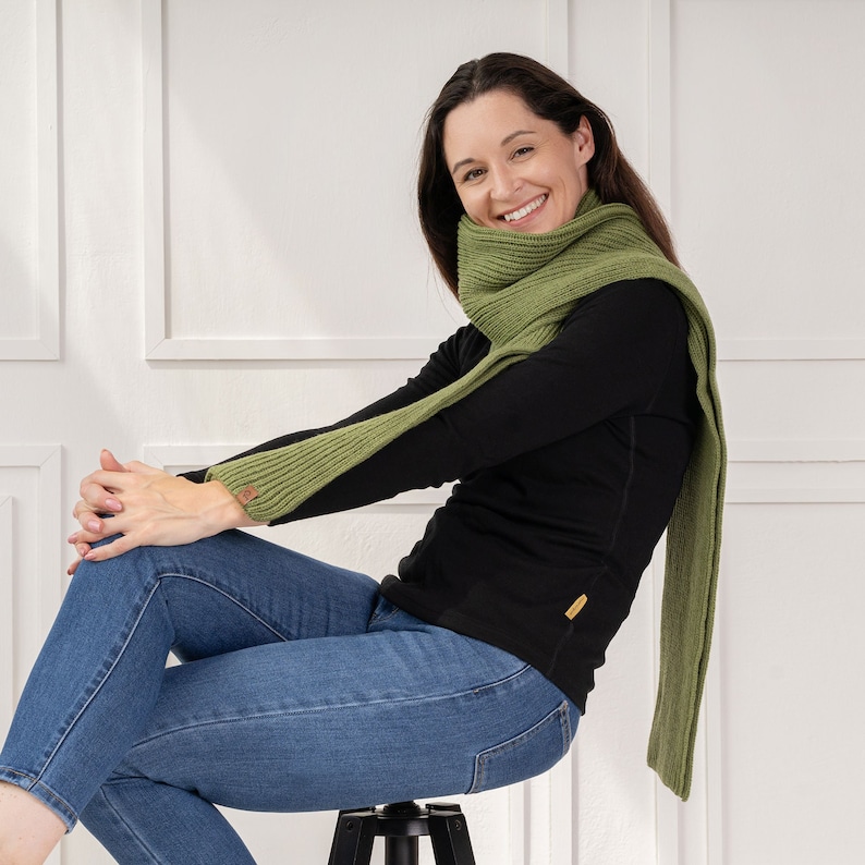 Thick and oversized neck warmer.