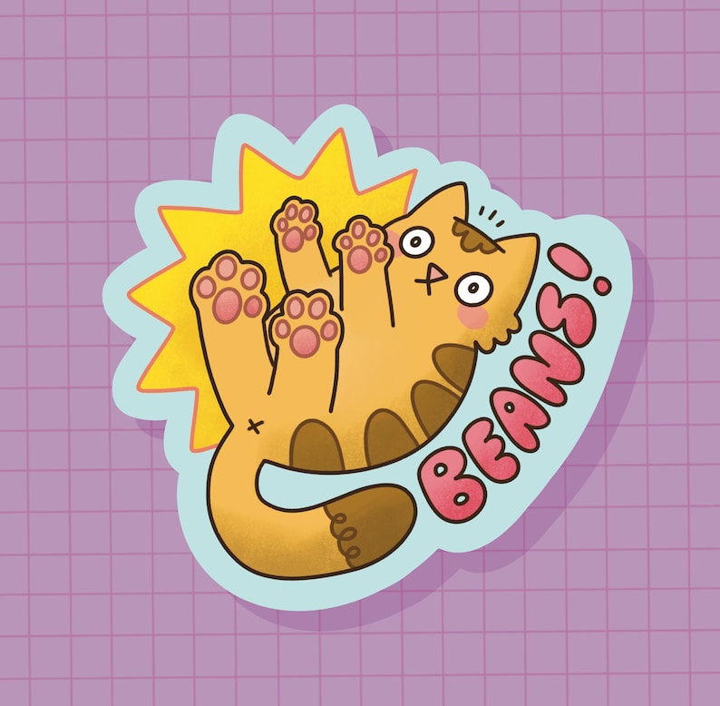 K&ouml;nnte beinhalten: Eine Cartoon-Illustration einer gelben Katze mit rosa Pfoten und einem &uuml;berraschten Ausdruck. Die Katze liegt auf dem R&uuml;cken mit dem Schwanz um den K&ouml;rper gewickelt. Der Text "BEANS!" ist in wei&szlig;er Umrandung mit roter F&uuml;llung geschrieben.