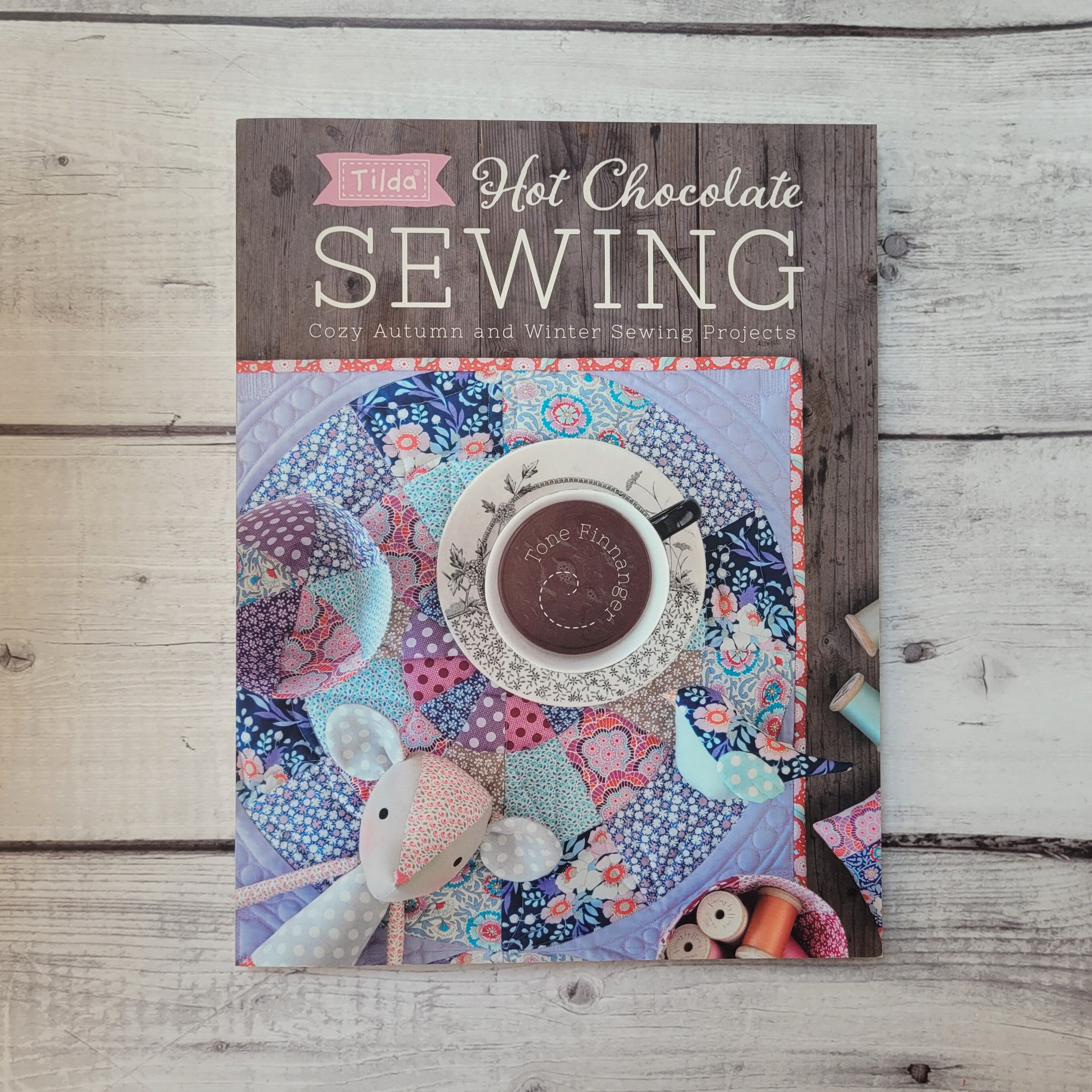 Tilda Hot Chocolate Sewing: Cozy Autumn and Winter Sewing Projects [Book]