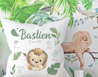 May include: A white square throw pillow featuring a cartoon lion wearing a gold crown, the name Bastien, the date 12 mars 2022, 51 cm, 19h12, 3.140 kg, and the word Poisson. The design includes green leaves, a clock, a scale, and a measuring tape.