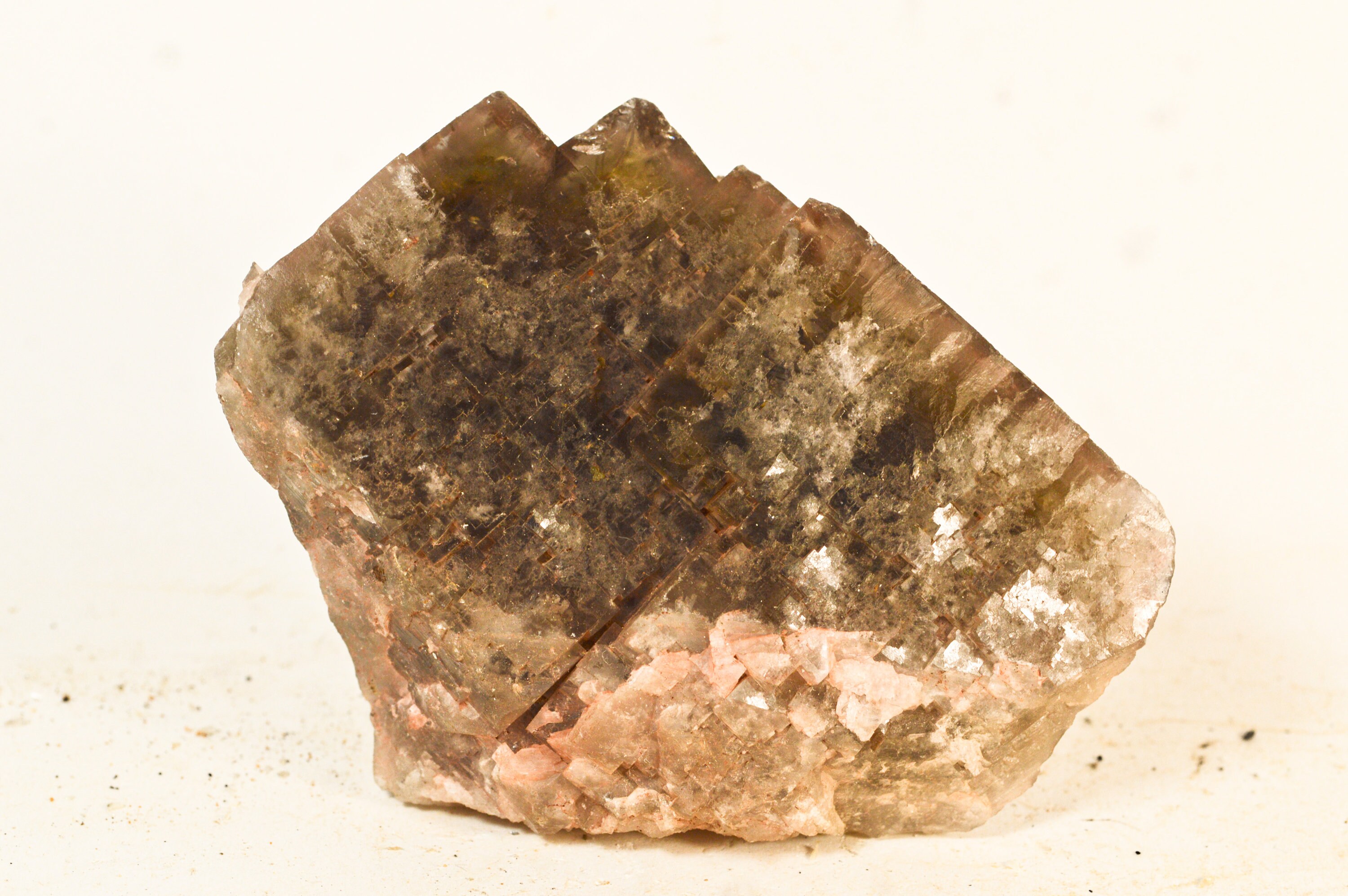 Cristal de Fluorite Reflet Violet A La Lumiere Du Jour Maroc 528G Fluorine