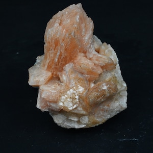 Stilbietkristallen uit India 299g mineralen apophilite collectie