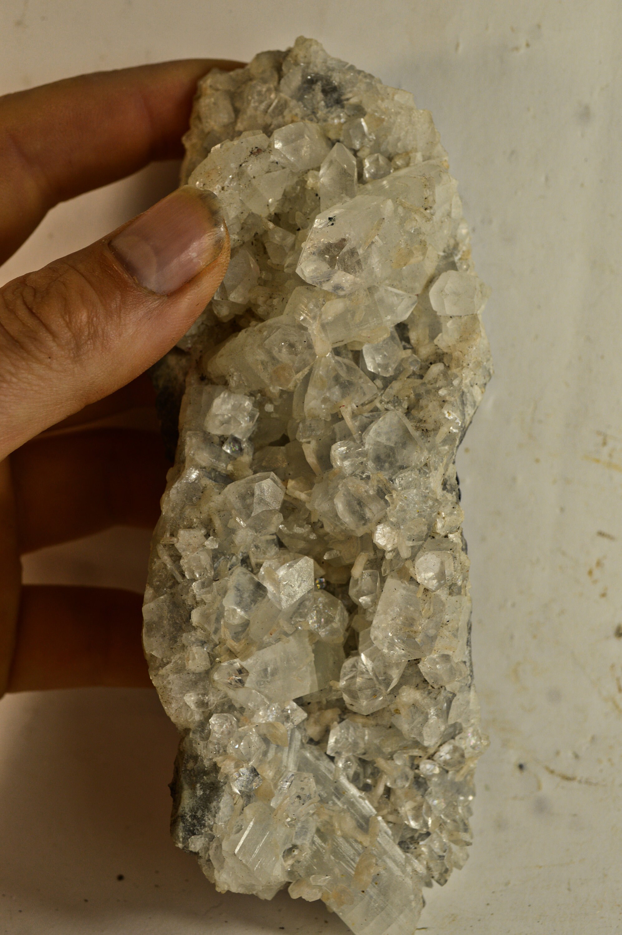 Cristaux d'apophyllite 414G Mineraux Collection Apophylite