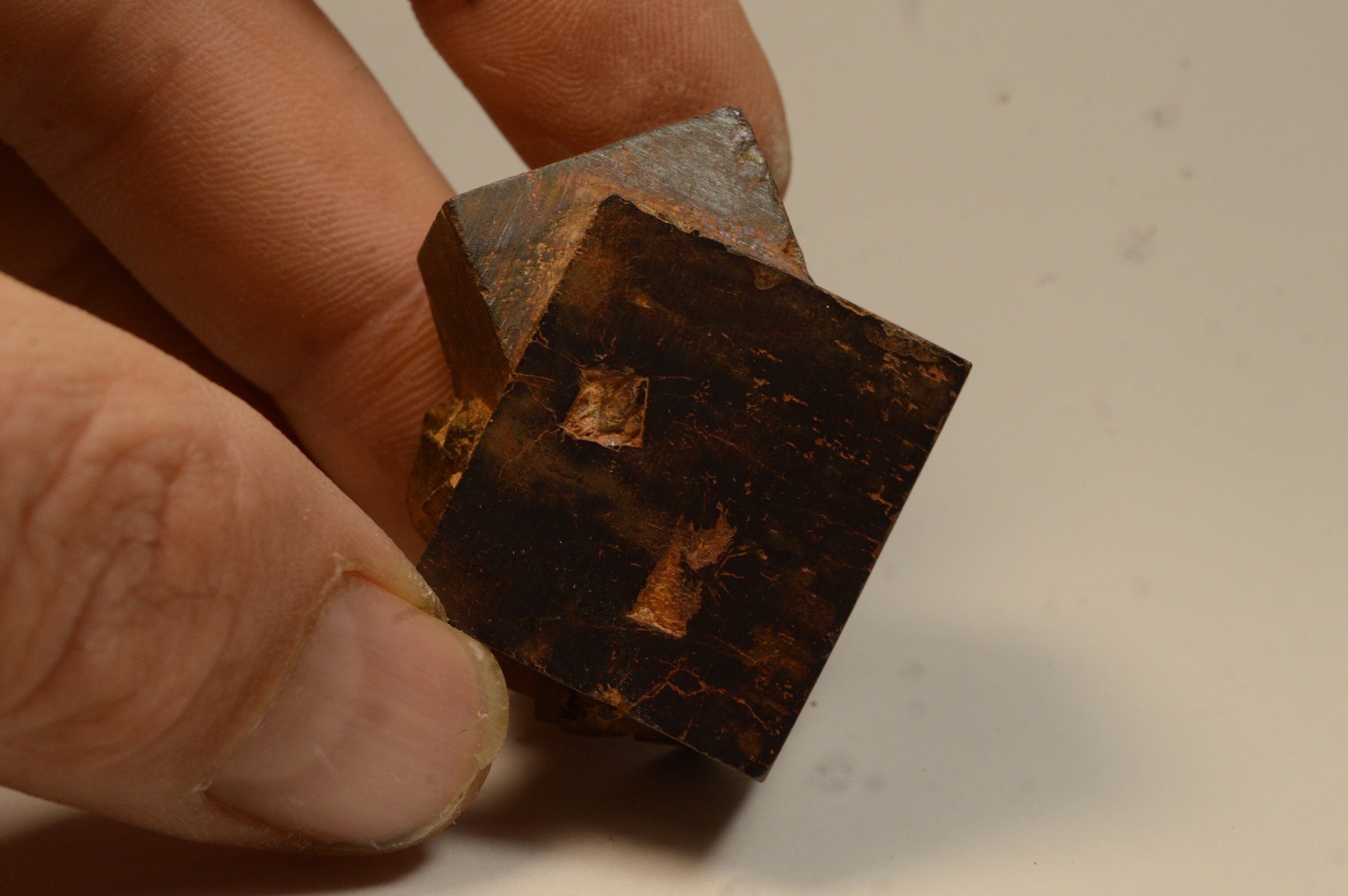 Macle Cubes de Pyrite Pseudomorphose Limonite ou Goethite 82G Pseudomorphe