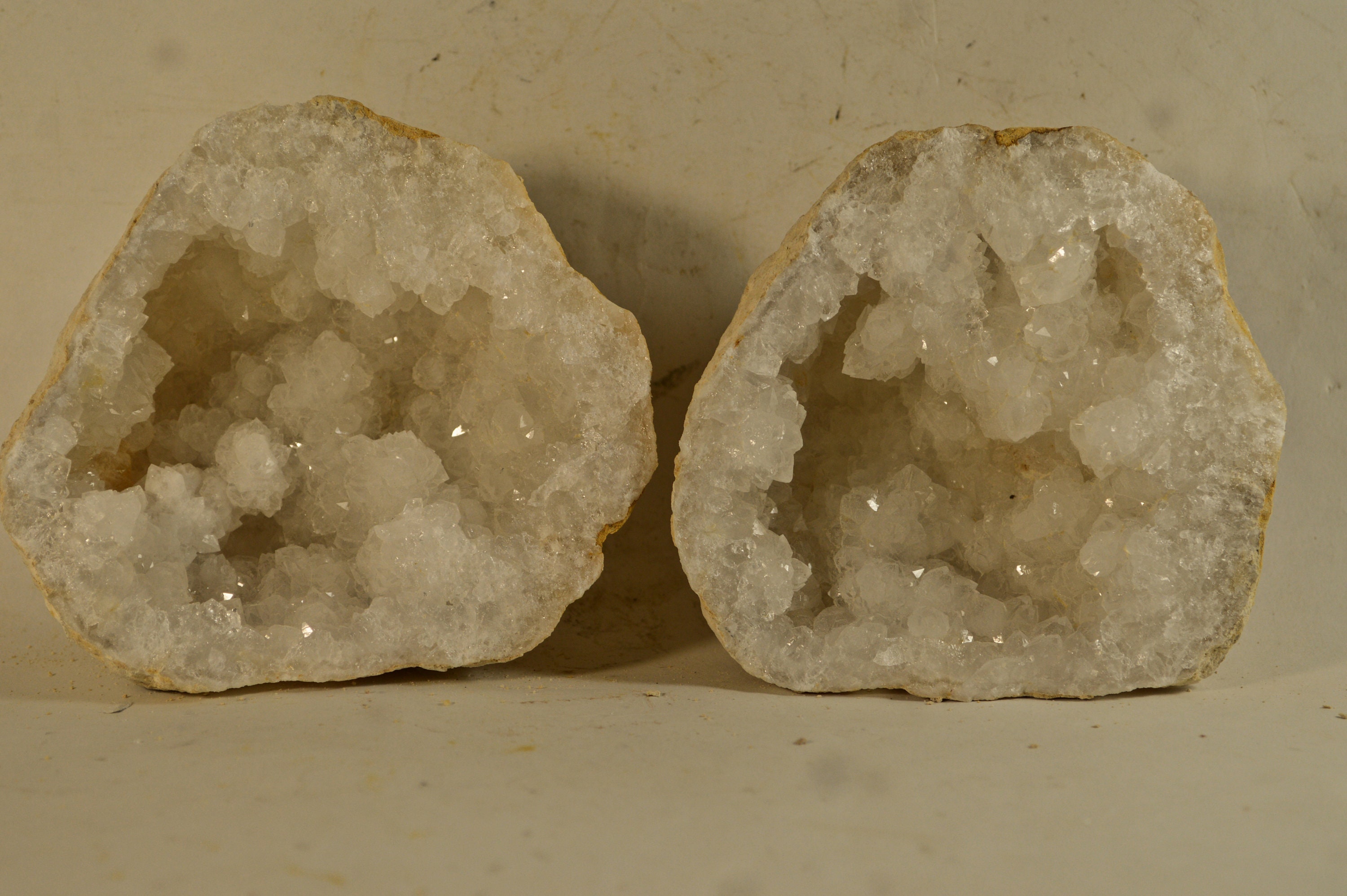 Geode de Quartz Du Maroc 896G Vendu Entière Mineraux Collection