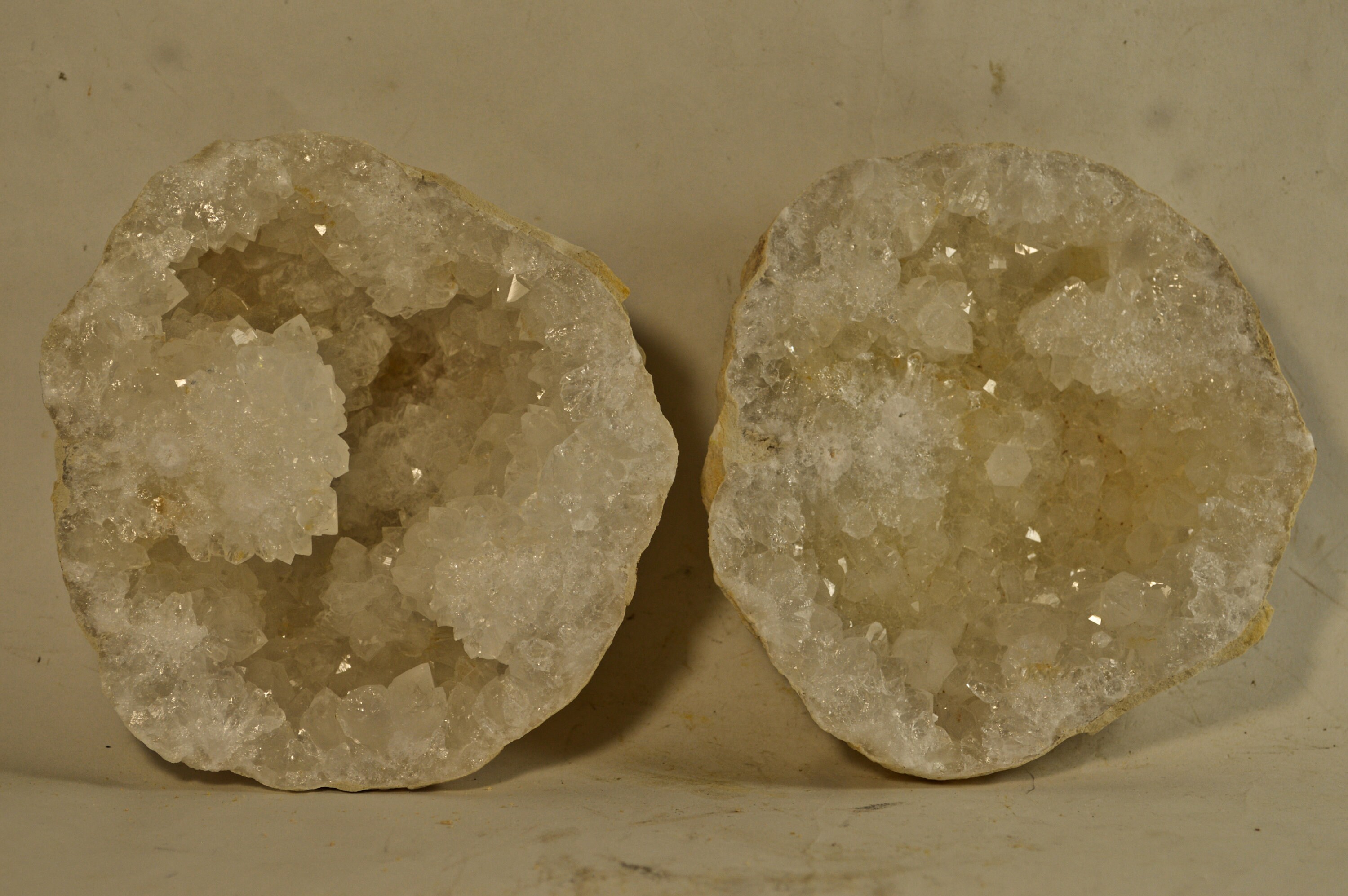 Geode de Quartz Du Maroc 1065G Vendu Entière Mineraux Collection