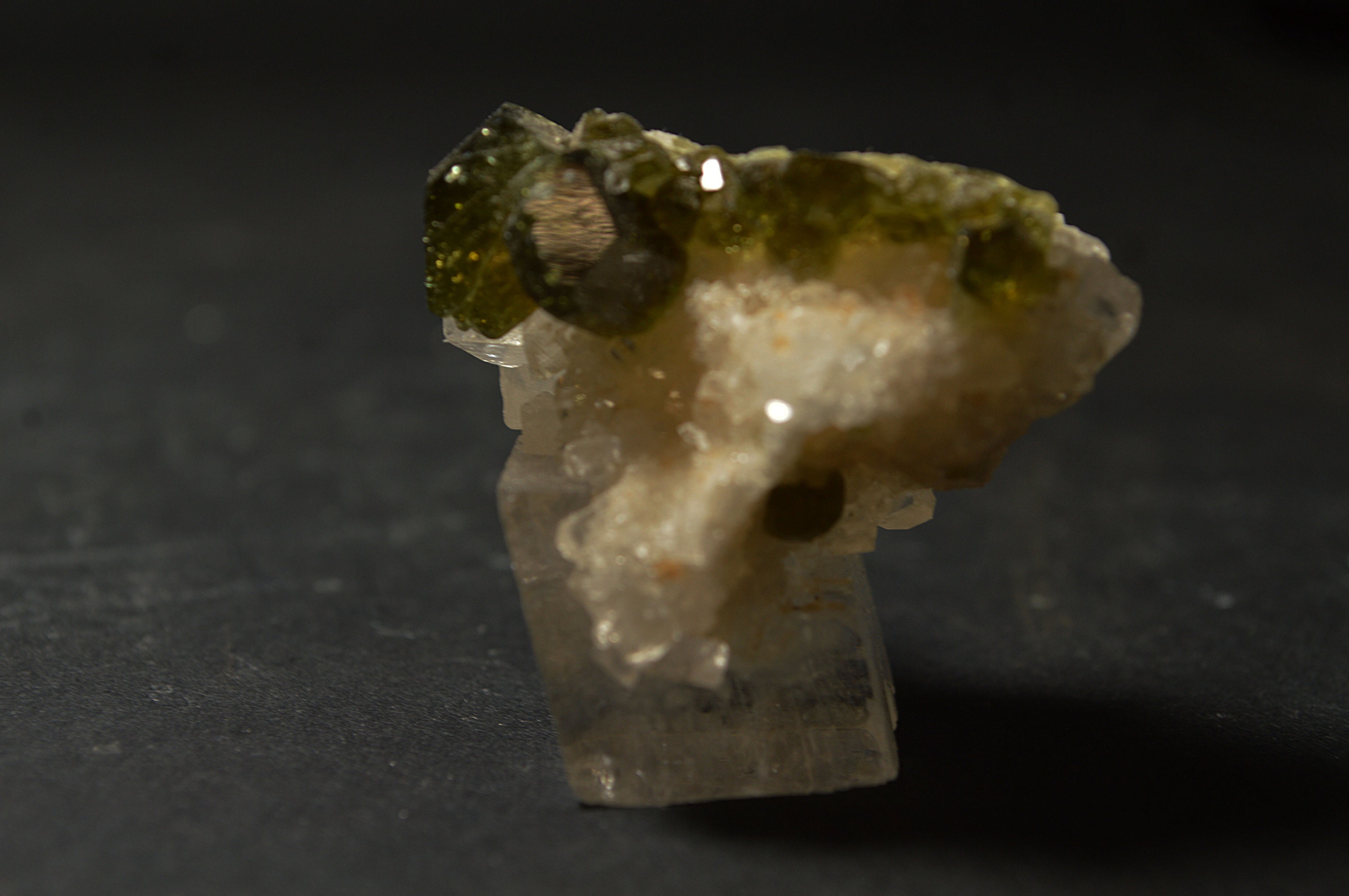 Uvite sur Magnesite Brumado 22G Tourmaline