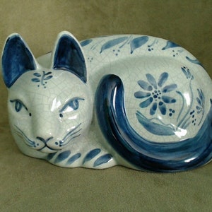 Vintage Cat Figurine | Dedham Pottery Style with Blue & White Crackle Glaze | Large Cat with Blue Flowers | 1980s Nash Pottery | Made in USA