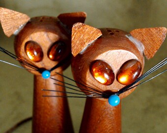Vintage Wooden Cat Salt and Pepper Shakers | Stylish Mid