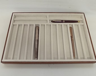 Tray for fountain or ballpoint pens