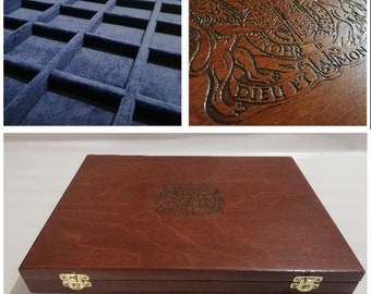 Casket for gold coins case in solid wood and Royal Blue velvet 24 squares 48x50 mm The Queen&#39;s Beasts customizable by Furio Troiano