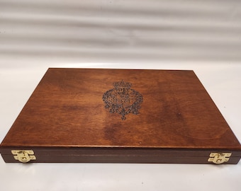 Wooden box for coins with engraving of the coat of arms of the Kingdom of the Two Sicilies, customizable Italian velvet medals