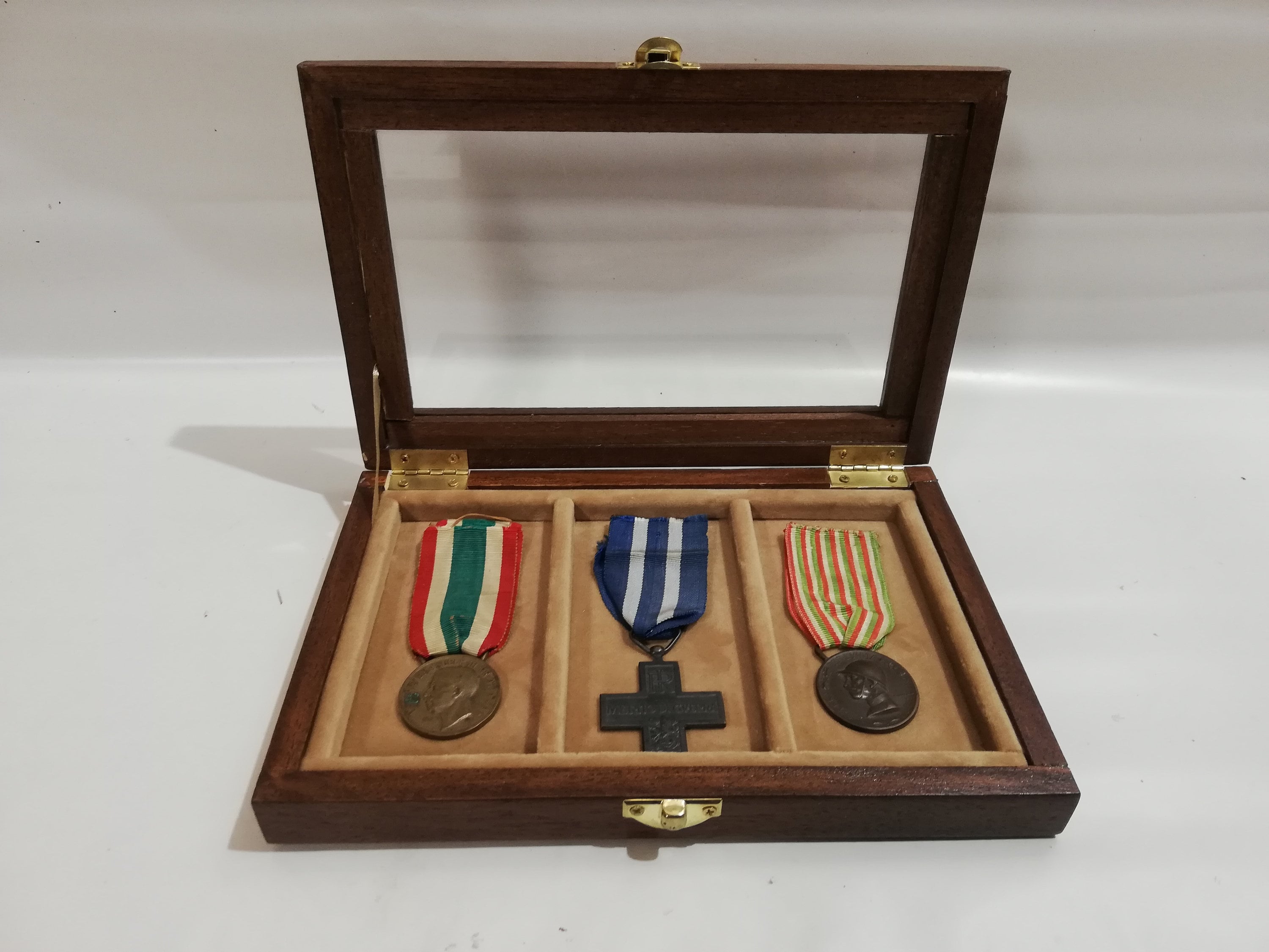Coffret En Bois Pour 10 Médailles Militaires Commémoratives