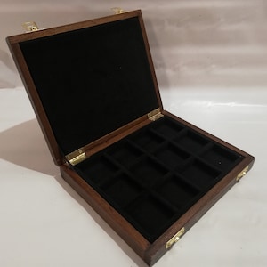 Schatulle für Münzen aus Massivholz und schwarzem Samt 12 quadrate50x50 mm