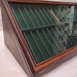 Holzvitrine für Freihandrasierer von Sammleraussteller für Messe, Konferenz