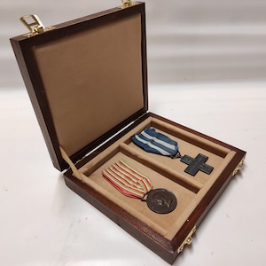 Houten koffer voor militaire medailles, aanpasbare display, hout en fluweel Coins&More Furio Troiano Monetieri