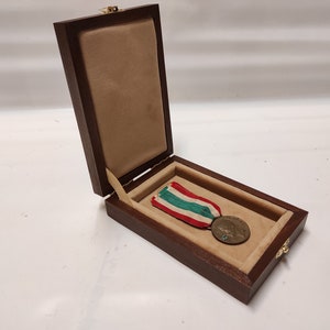 Houten kist voor militaire medailles, aanpasbaar display van hout en fluweel Coins&More Furio Troiano Monetieri