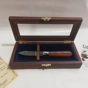 Display for collectible knives Personalized box in wood and velvet