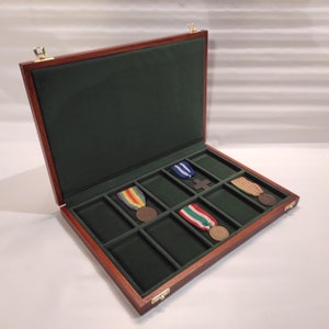 Wooden case for 10 medal with ribbon