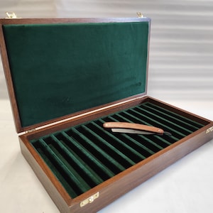 Wooden case for collectible freehand razors