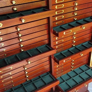Gabinete para monedas 50 cajones Gabinete para medallas en madera real Cajones de terciopelo italiano personalizables