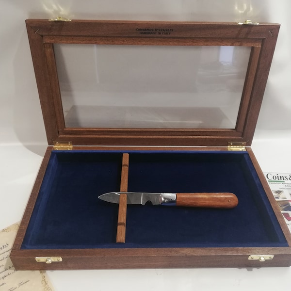 Présentoir pour couteaux de collection Coffret personnalisé en bois et velours
