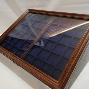 Showcase display case in wood and glass with two trays in Italian velvet display for coins, medals or shop collectibles