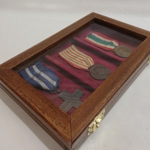 Wooden case for military medals, wooden and velvet plexiglass display case