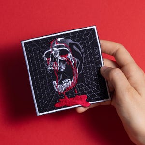 Patch bordado de caveira para passar a ferro: aplique de terror gótico