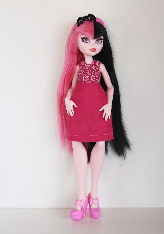 Petite robe pour la poupée Draculaura Monster High G3 Habille une