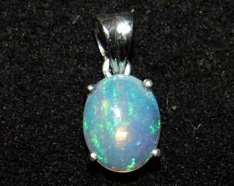 Opal pendant-Fire opal Pendant-Oval Opal Pendant-Dainty Pendant-Solid Gold Opal Pendant-Sterling Silver Pendant-October Birthstone Pendant