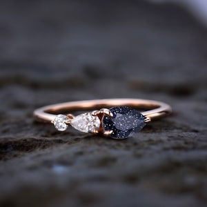 Vintage Sandstone Engagement Ring Pear Cut Gems Art Deco Moissanite Wedding Band 3 Stone Unique Women Bridal Promise Ring Sterling Silver