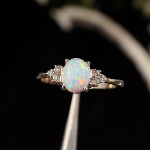 Anillo de ópalo de plata esterlina con corte ovalado, anillo de ópalo de fuego Welo, oro macizo, ópalo blanco, anillo de promesa para mujer, anillo de aniversario, anillo de declaración único
