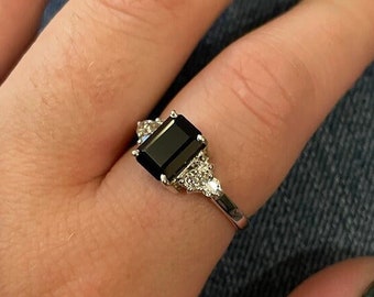 Simulated Black Onyx Polished Solitaire Simple Ring .925 Sterling Silver Band Sizes 5-10 Simulated Black Onyx Polished Solitaire Simple Ring .925 Sterling Silver Band Sizes 5-10