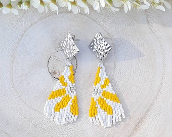 Minimalist earrings, flower earrings, Daisy earrings, Spring earrings, Lightweight earrings, Handmade gift
