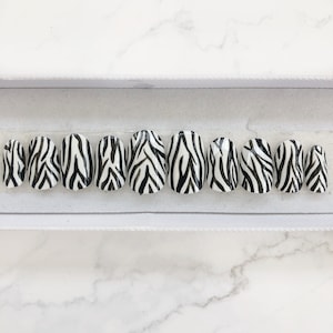 Zebra print set of nails Animal print Stick on nails Acrylic Nails Press on Nails Fake Nails False Nails