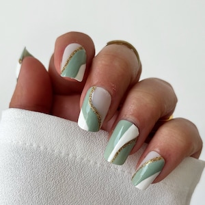 Mintgrünes und weißes Set von Nägeln mit Gold Stick auf Nägeln Drücken Sie auf Nägeln Falsche Nägel Fake Nägel Acrylnägel Coffin Square