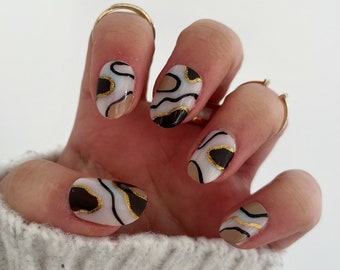 Neutral Wavy Line Press On Nails Brown & Gold