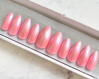 Uñas postizas con brillo rosa para chicas