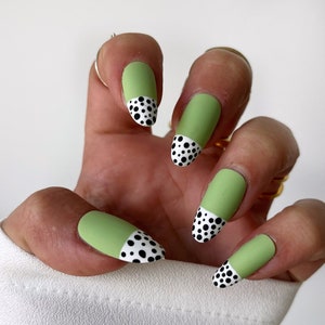 Matte grüne Tupfen Set Nägel Klebenägel Acrylnägel Press on Nails Fake Nails Falsche Nägel Almond Oval Square